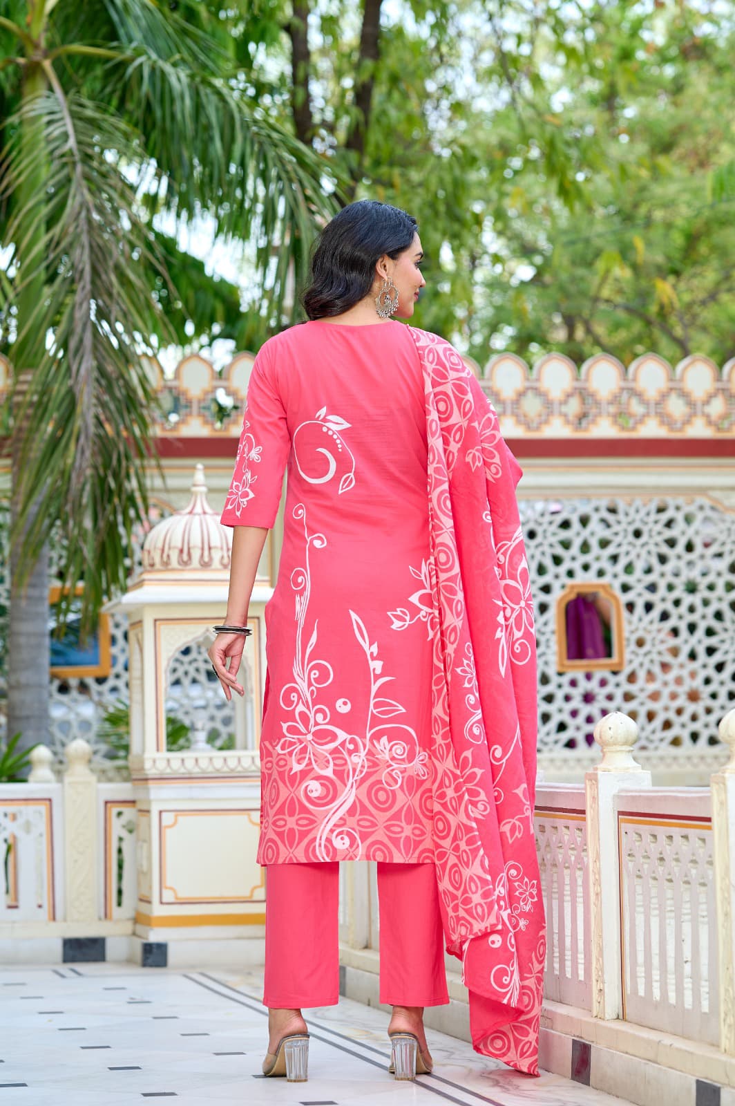 Elegant Pink Kurta Dupatta Set – Floral Print & Beads